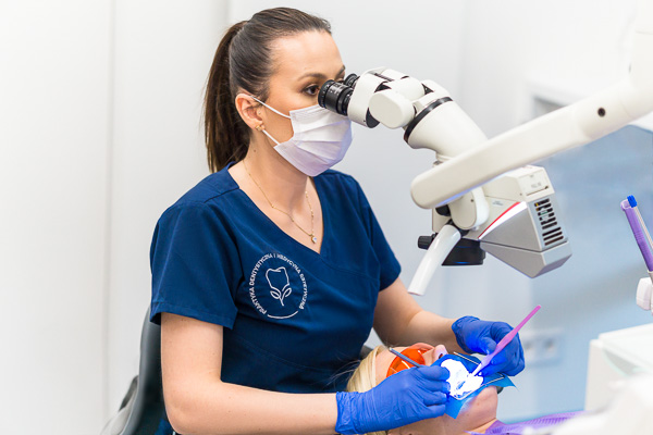 leczenie kanałowe pod mikroskopem - endodonta leczenie mikroskopowe zęba Poznań